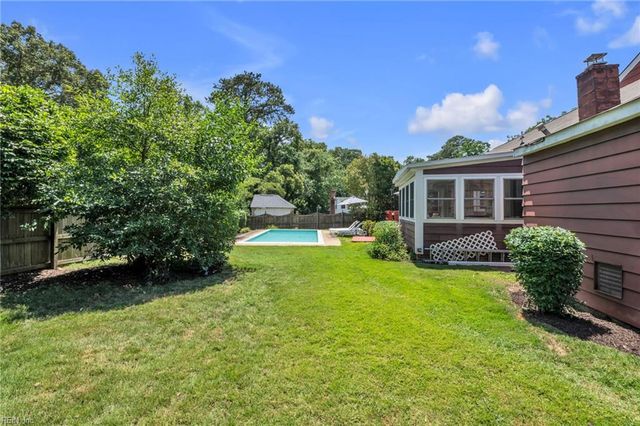 239 Shoe LN, Newport News, VA 23606