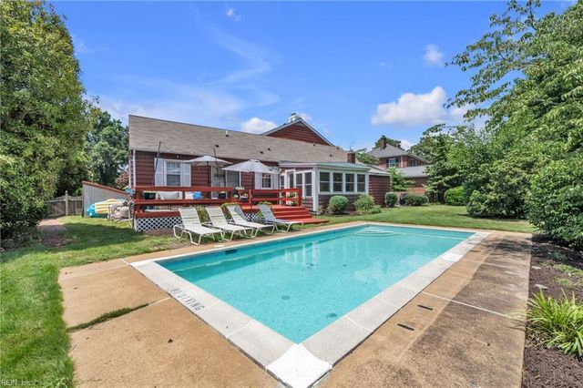 239 Shoe LN, Newport News, VA 23606