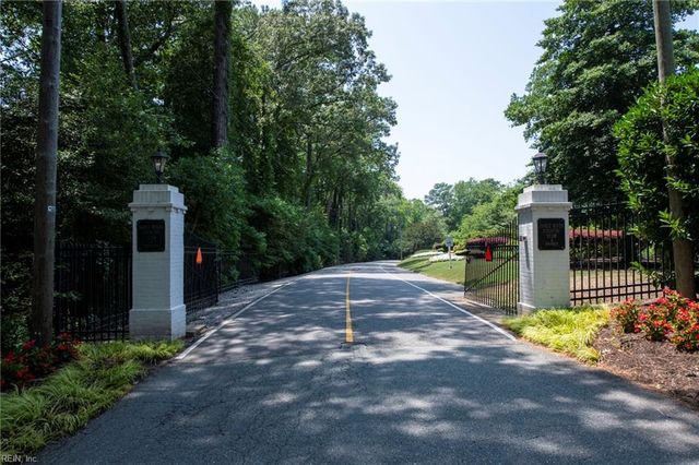 239 Shoe LN, Newport News, VA 23606