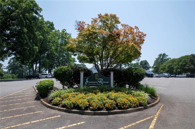 239 Shoe LN, Newport News, VA 23606