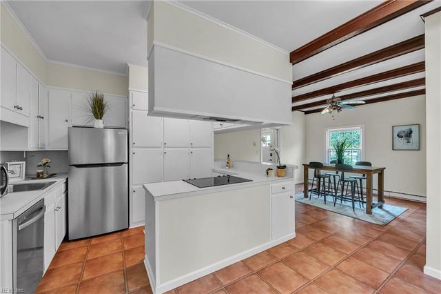 239 Shoe LN, Newport News, VA 23606