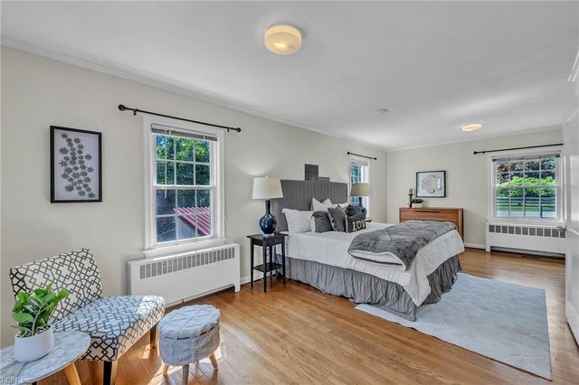 239 Shoe LN, Newport News, VA 23606