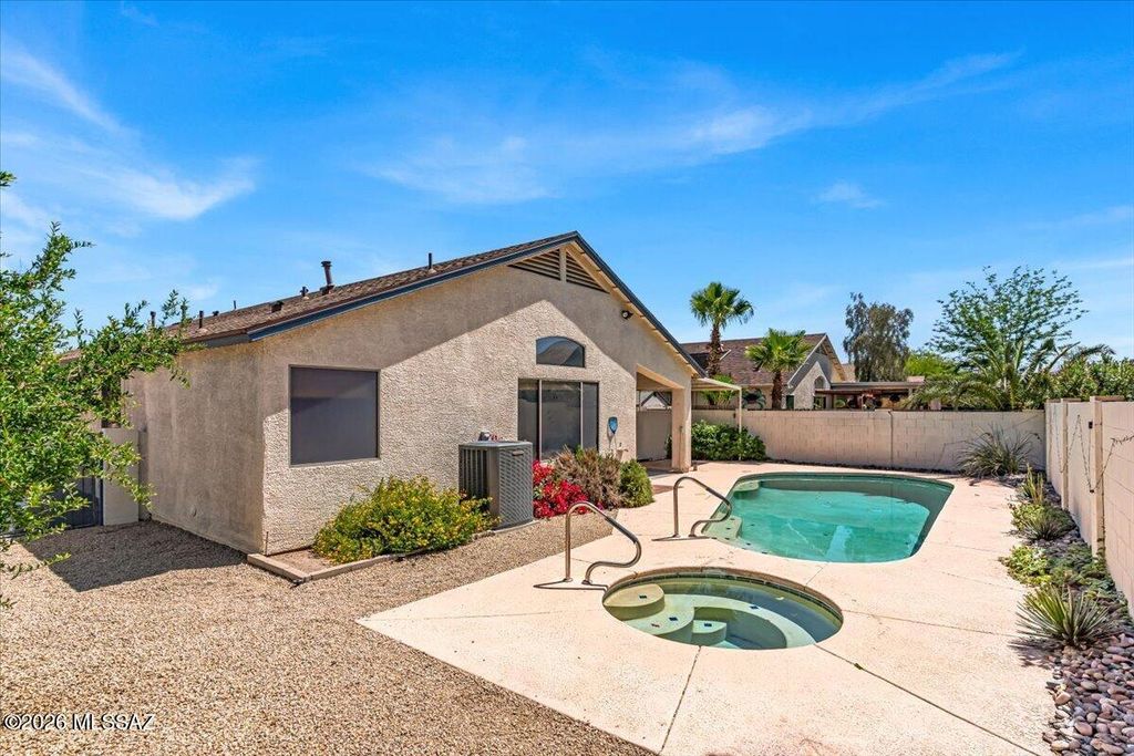 1311 W Calle Rancho Rio, Tucson, AZ 85714