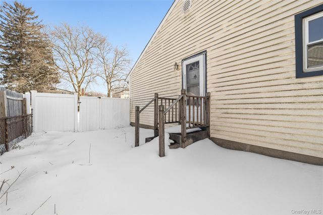 24 Elderberry Road, Syosset, NY 11791