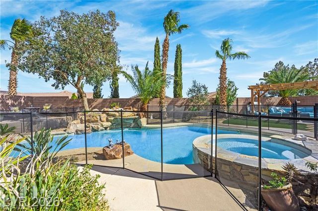 6864 Desert Island Street, Las Vegas, NV 89149