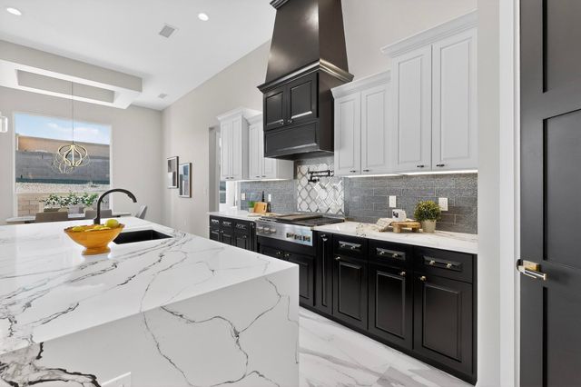 4504 Topaz Avenue NW, Albuquerque, NM 87114