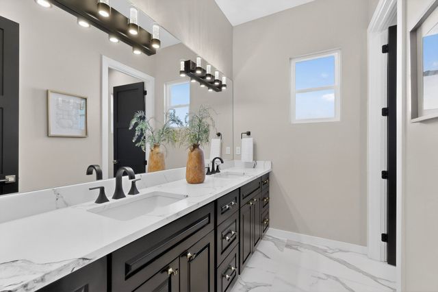 4504 Topaz Avenue NW, Albuquerque, NM 87114