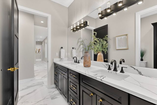 4504 Topaz Avenue NW, Albuquerque, NM 87114