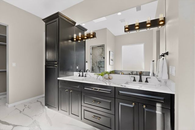 4504 Topaz Avenue NW, Albuquerque, NM 87114