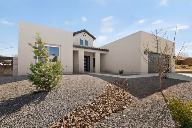 4504 Topaz Avenue NW, Albuquerque, NM 87114