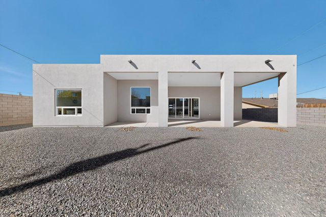 4504 Topaz Avenue NW, Albuquerque, NM 87114