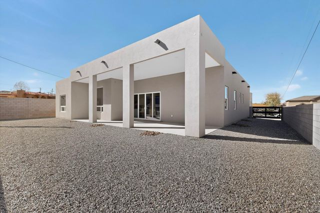 4504 Topaz Avenue NW, Albuquerque, NM 87114