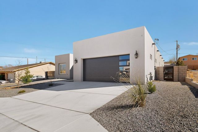 4504 Topaz Avenue NW, Albuquerque, NM 87114