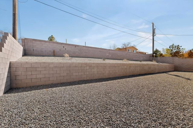 4504 Topaz Avenue NW, Albuquerque, NM 87114