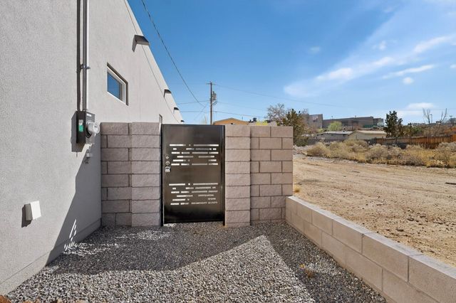 4504 Topaz Avenue NW, Albuquerque, NM 87114