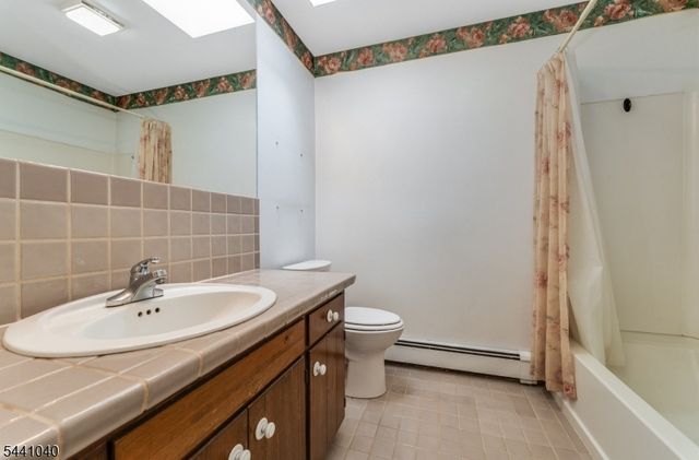 159 Old Clinton Rd, Raritan Twp., NJ 08822