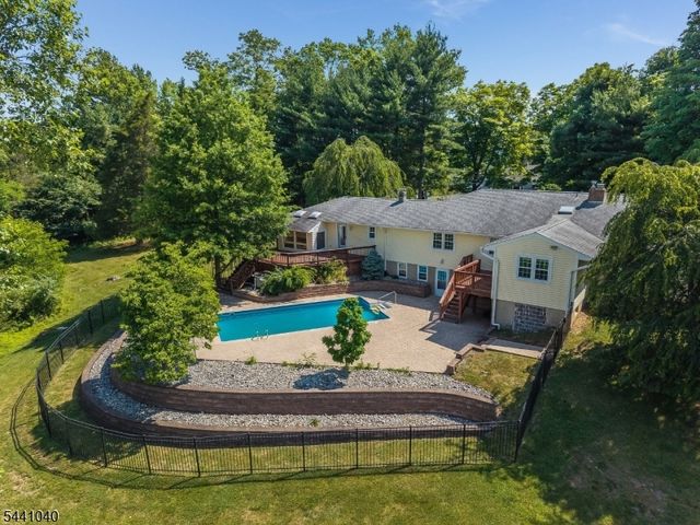 159 Old Clinton Rd, Raritan Twp., NJ 08822