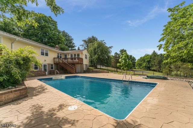 159 Old Clinton Rd, Raritan Twp., NJ 08822