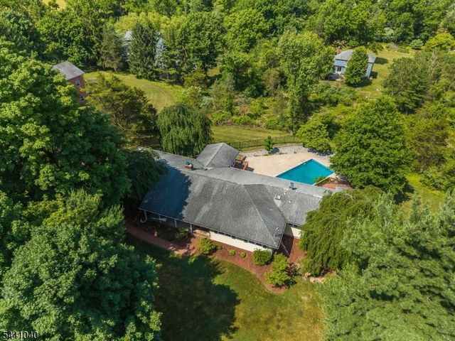 159 Old Clinton Rd, Raritan Twp., NJ 08822
