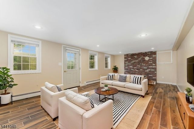 159 Old Clinton Rd, Raritan Twp., NJ 08822
