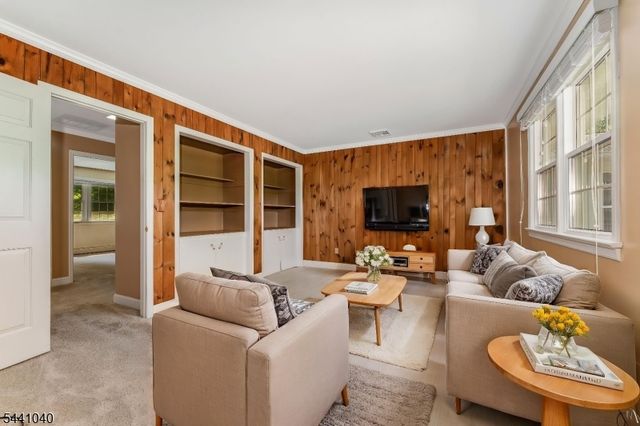 159 Old Clinton Rd, Raritan Twp., NJ 08822