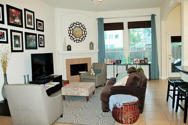 99 E Lasting Spring Circle, The Woodlands, TX 77389