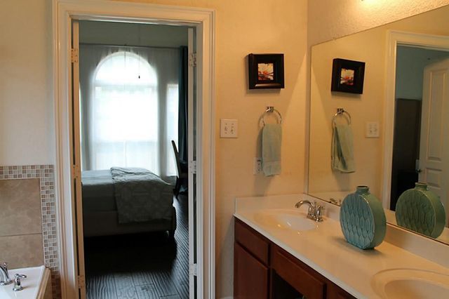 99 E Lasting Spring Circle, The Woodlands, TX 77389