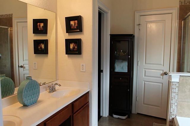99 E Lasting Spring Circle, The Woodlands, TX 77389