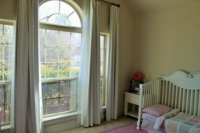 99 E Lasting Spring Circle, The Woodlands, TX 77389