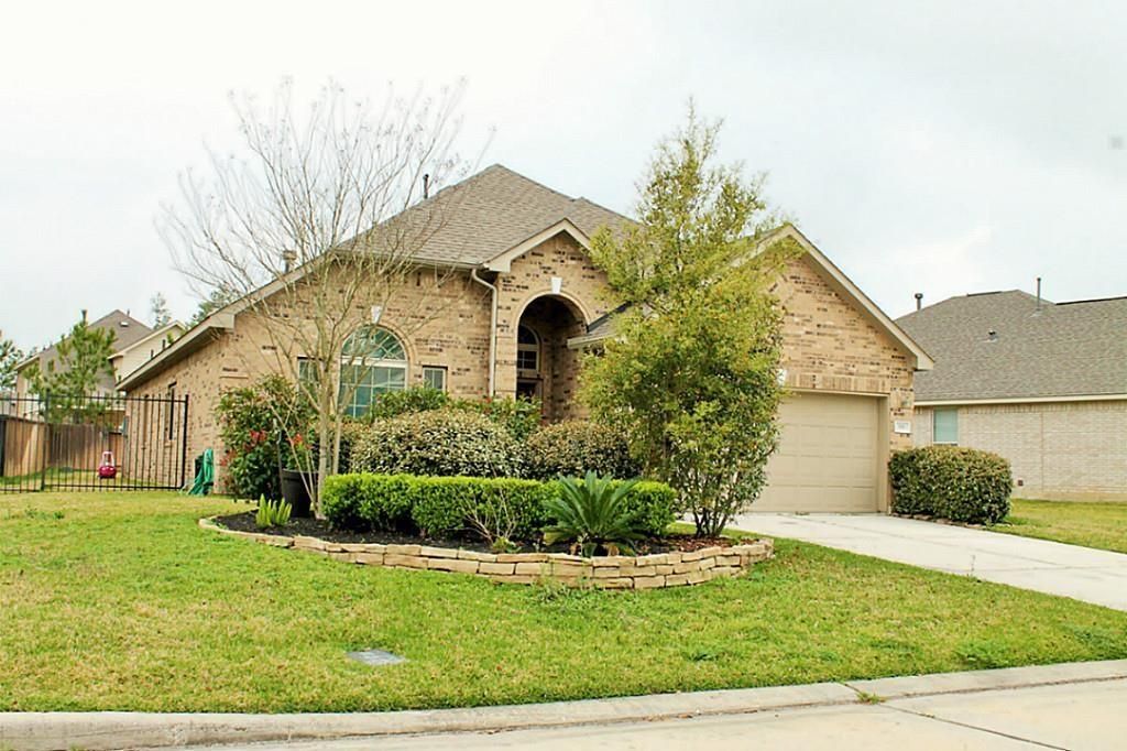 99 E Lasting Spring Circle, The Woodlands, TX 77389
