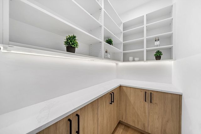 284 Nevada 284, Newton, MA 02460