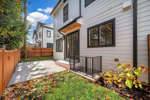 284 Nevada 284, Newton, MA 02460