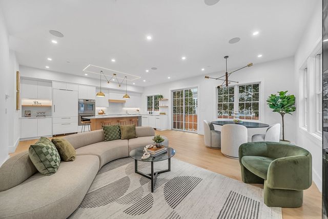 284 Nevada 284, Newton, MA 02460