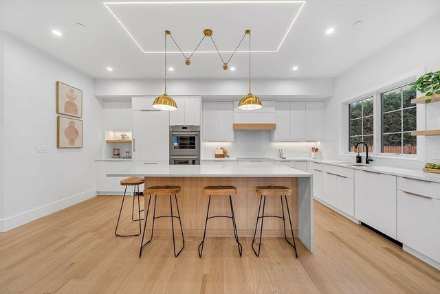 284 Nevada 284, Newton, MA 02460