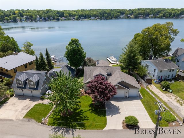 8789 Je Ne Be Drive, Rockford, MI 49341