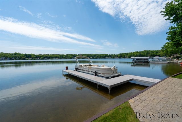 8789 Je Ne Be Drive, Rockford, MI 49341