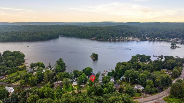 22 Alpine Dr, Jefferson Twp., NJ 07849