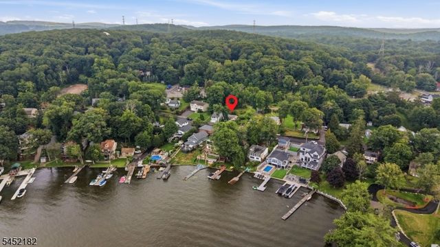 22 Alpine Dr, Jefferson Twp., NJ 07849