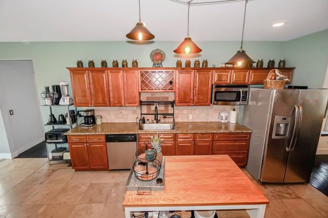 110 S High Ridge Dr, Goodlettsville, TN 37072