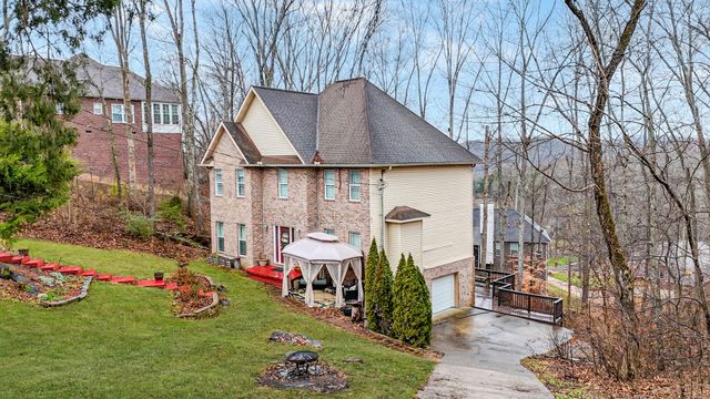 110 S High Ridge Dr, Goodlettsville, TN 37072