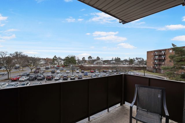 840 WELLINGTON Avenue 306, Elk Grove Village, IL 60007