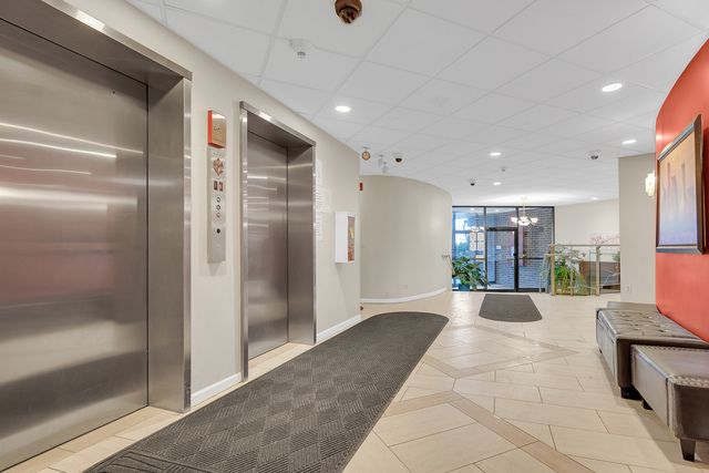 840 WELLINGTON Avenue 306, Elk Grove Village, IL 60007