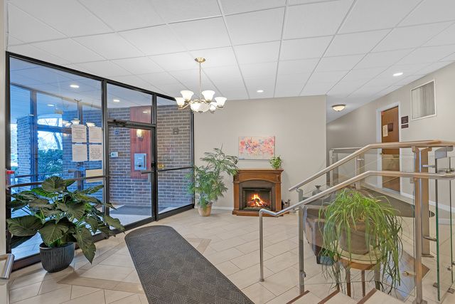 840 WELLINGTON Avenue 306, Elk Grove Village, IL 60007