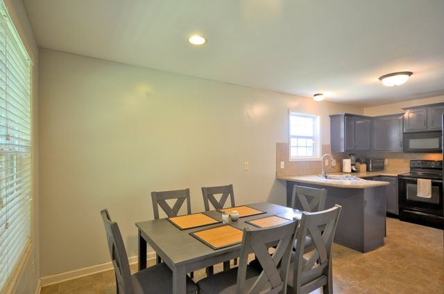 1212 MORSTEAD DR, Clarksville, TN 37042
