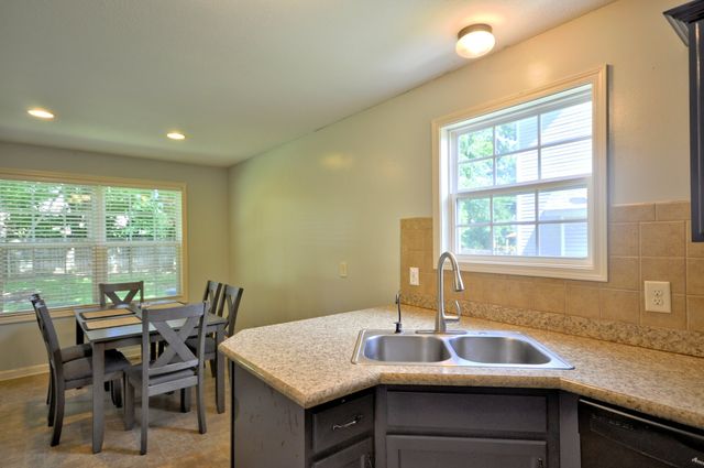 1212 MORSTEAD DR, Clarksville, TN 37042