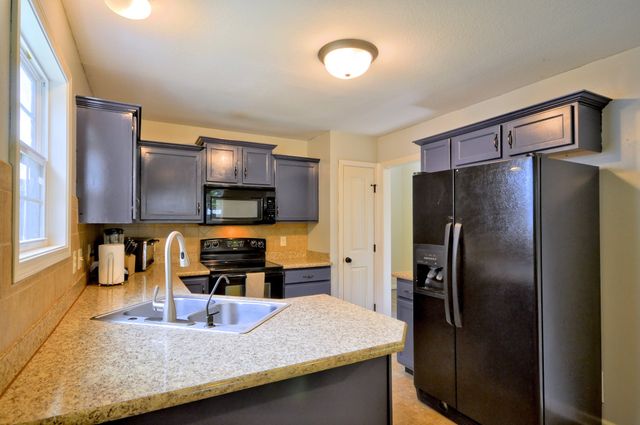 1212 MORSTEAD DR, Clarksville, TN 37042
