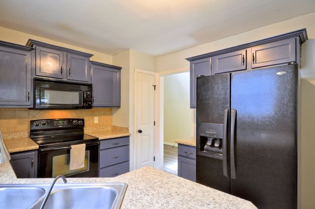 1212 MORSTEAD DR, Clarksville, TN 37042