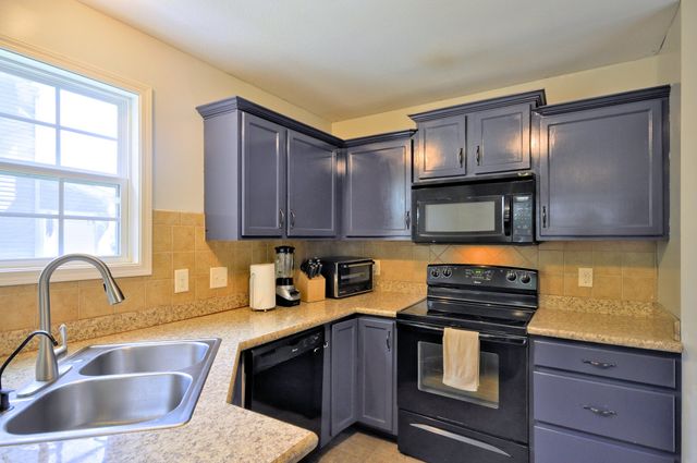 1212 MORSTEAD DR, Clarksville, TN 37042