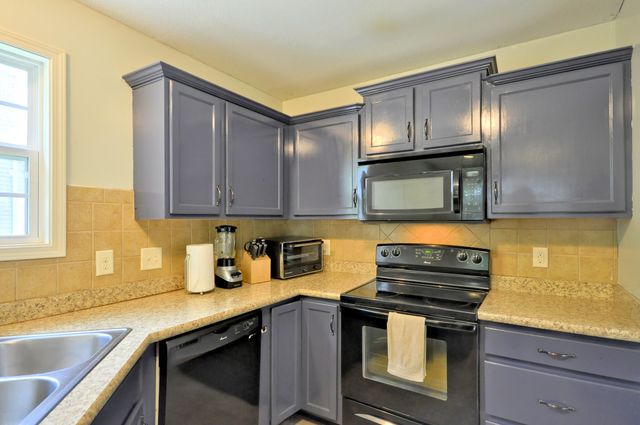 1212 MORSTEAD DR, Clarksville, TN 37042
