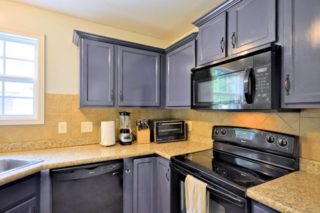 1212 MORSTEAD DR, Clarksville, TN 37042